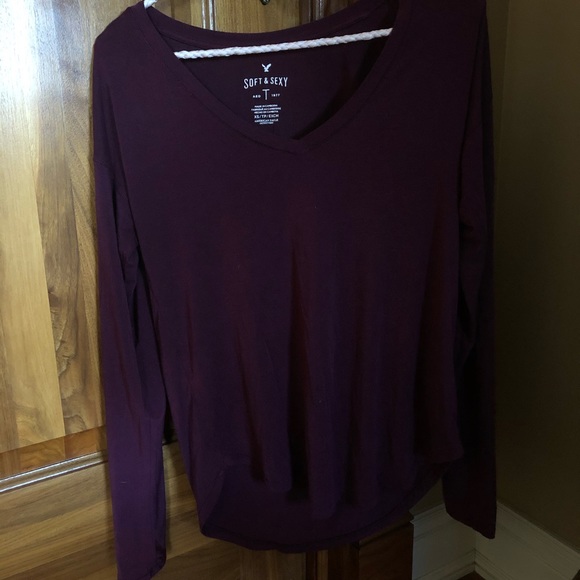 American Eagle Long Sleeve V-Neck🤩 - Picture 3 of 5
